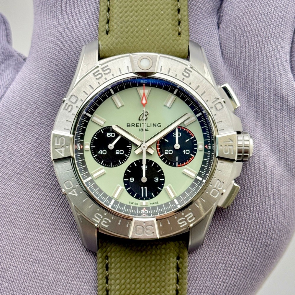 AVENGER CHRONO B01 44
